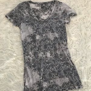 💰Grey and white snake print top